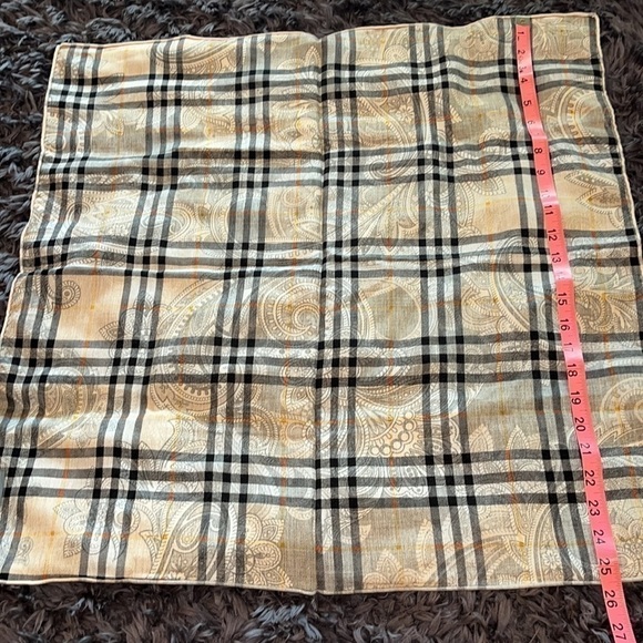 30% silk, 70% wool plaid on one side paisley on the other like new condition. - Picture 2 of 4